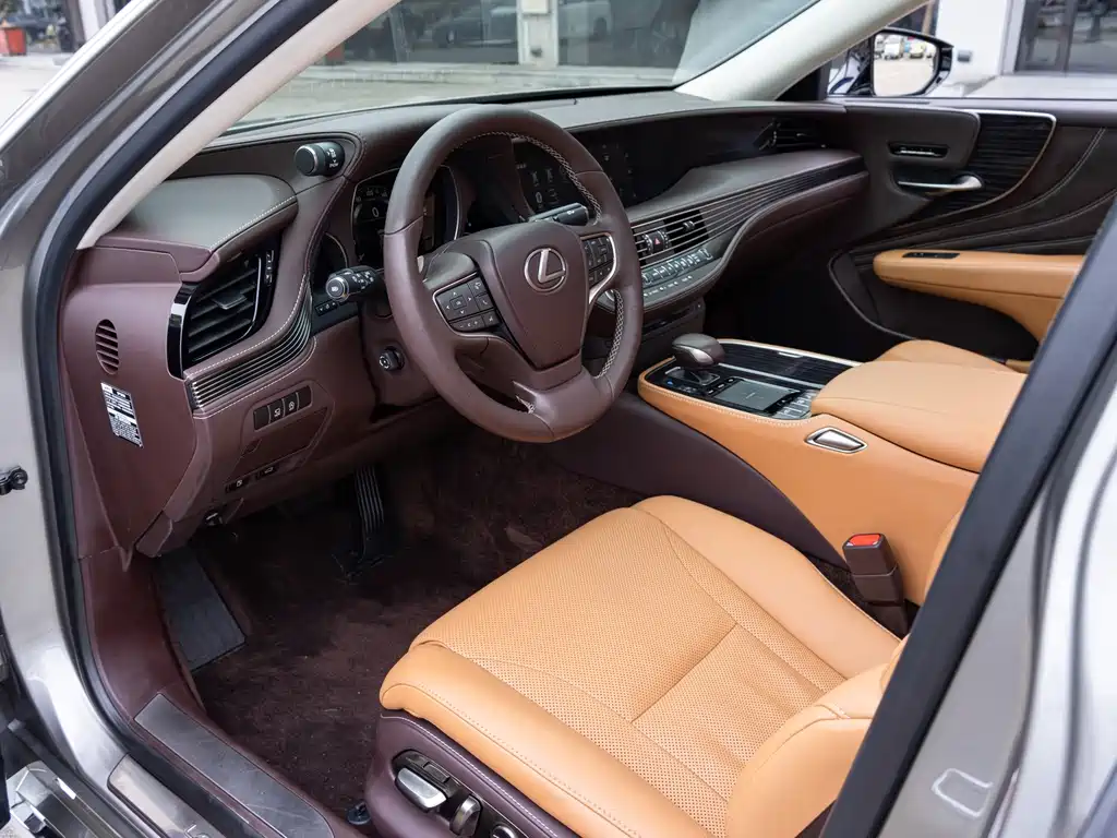 Lexus LS — миниатюра 9
