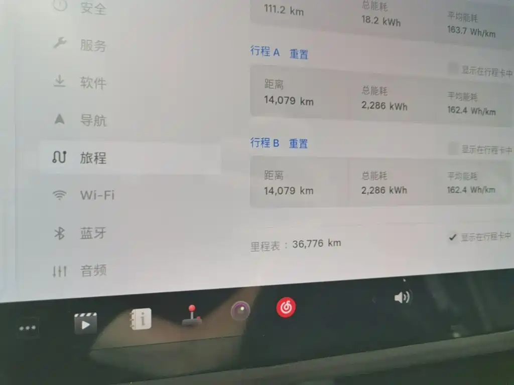 Tesla Model Y — миниатюра 12