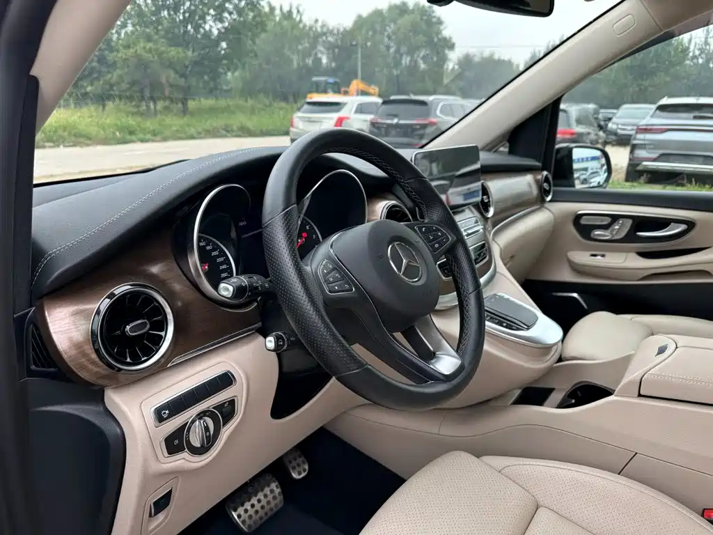 Mercedes-Benz V-Class — миниатюра 13