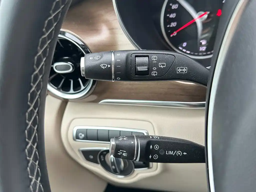 Mercedes-Benz V-Class — миниатюра 23