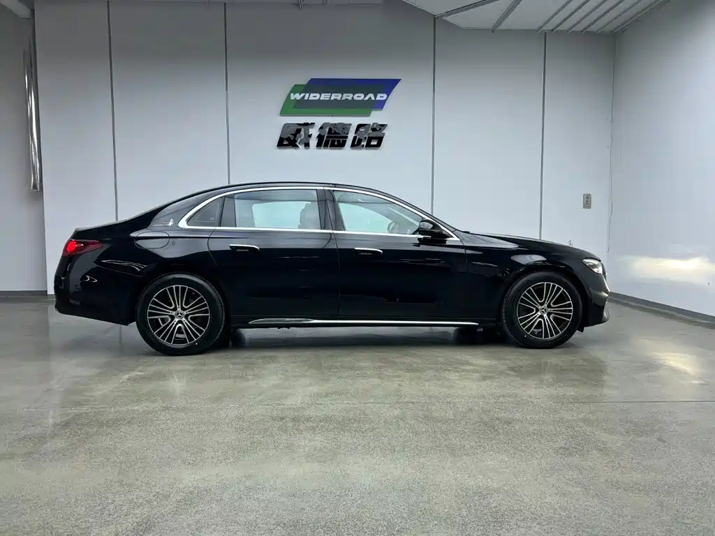 Mercedes-Benz E-Class — миниатюра 12