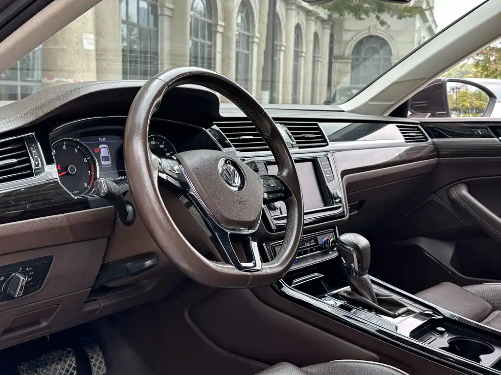 Volkswagen Phideon — миниатюра 12