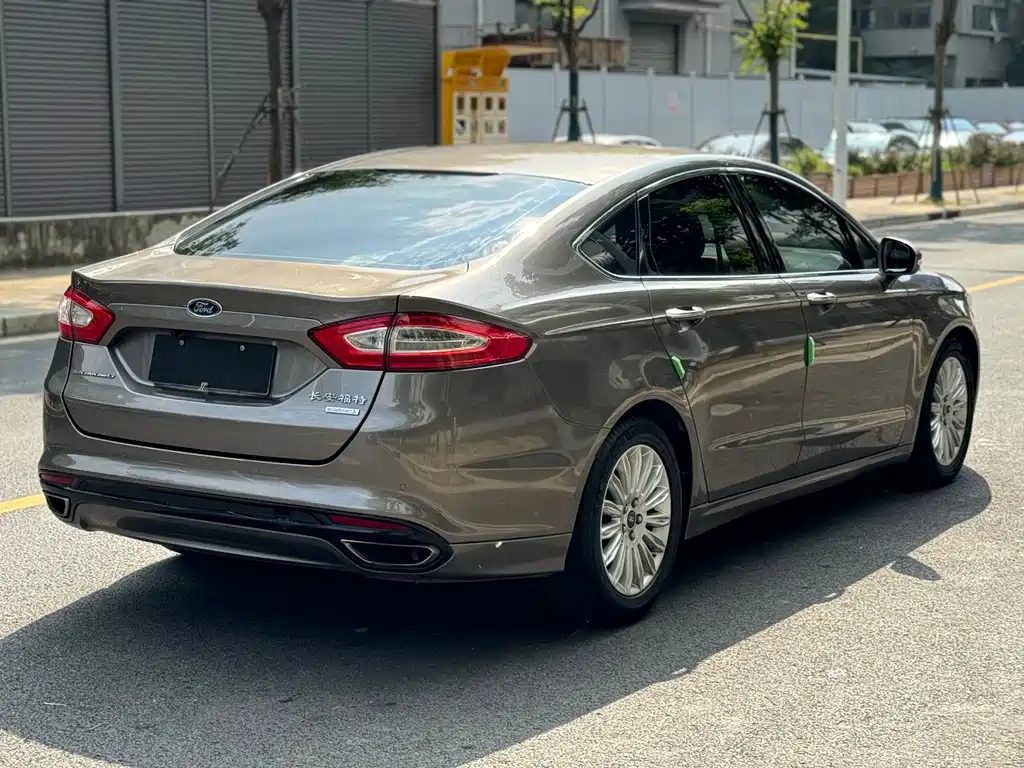 Ford Mondeo — миниатюра 9