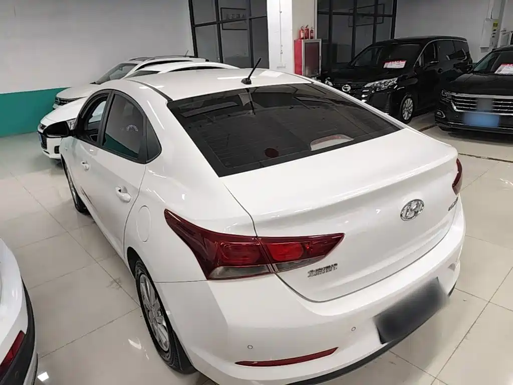 Hyundai Verna — миниатюра 5