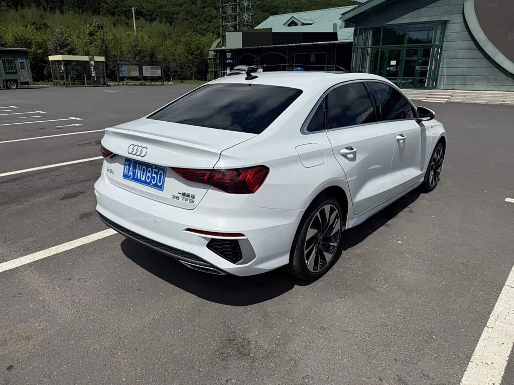 Audi A3 1.4 л 2023 г. Белый, пробег 14000 км