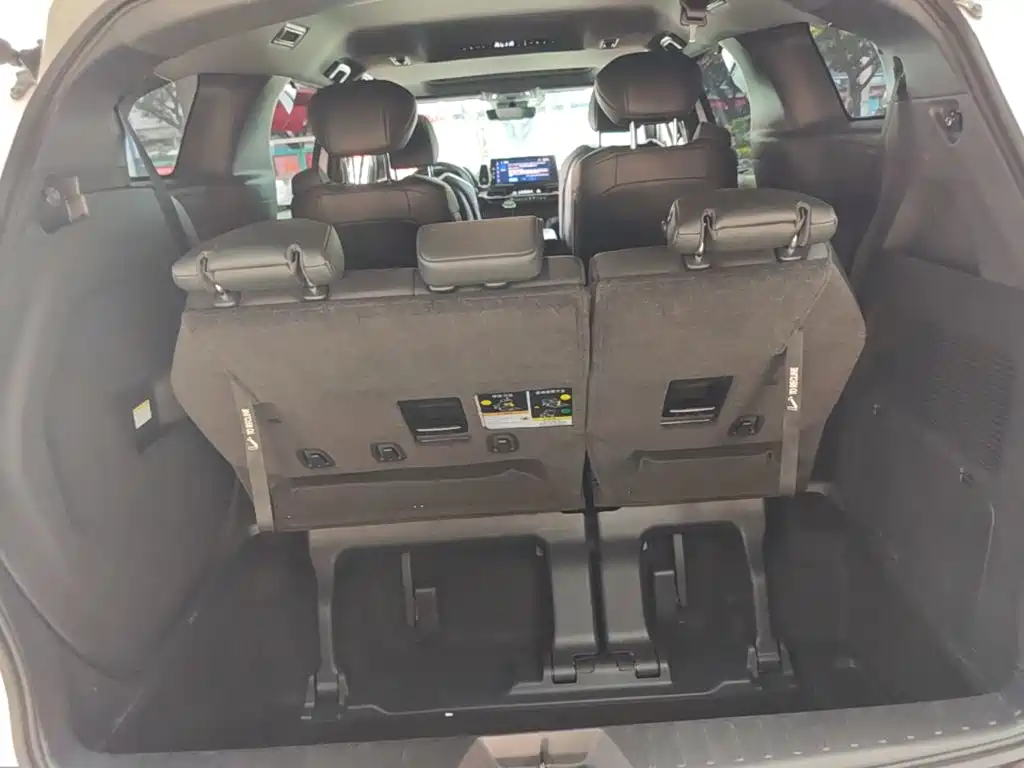 Toyota Sienna — миниатюра 19