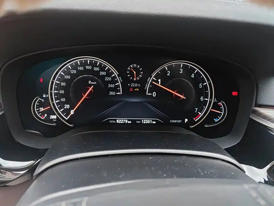 BMW 5 Series — миниатюра 13