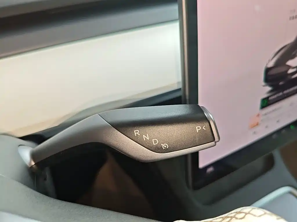 Tesla Model 3 — миниатюра 14