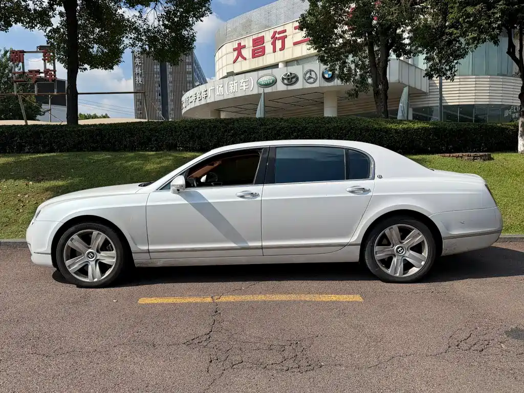 Bentley Flying Spur — миниатюра 3