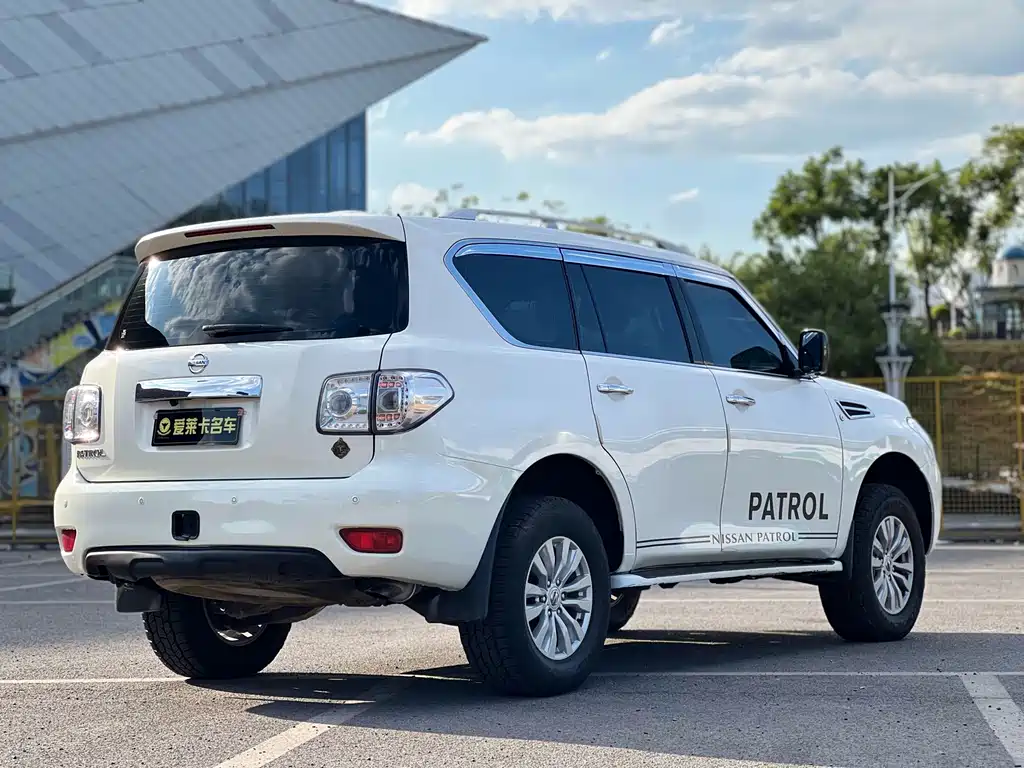 Nissan Patrol — миниатюра 6
