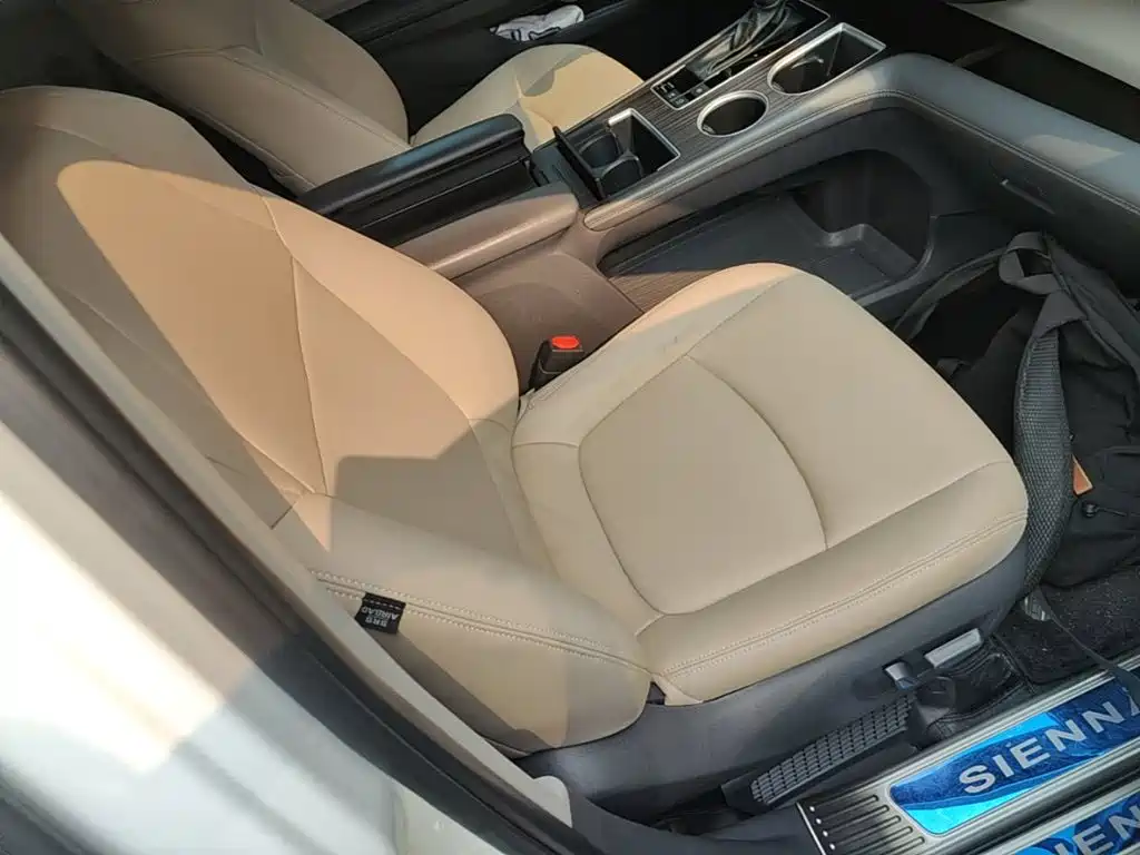 Toyota Sienna — миниатюра 25