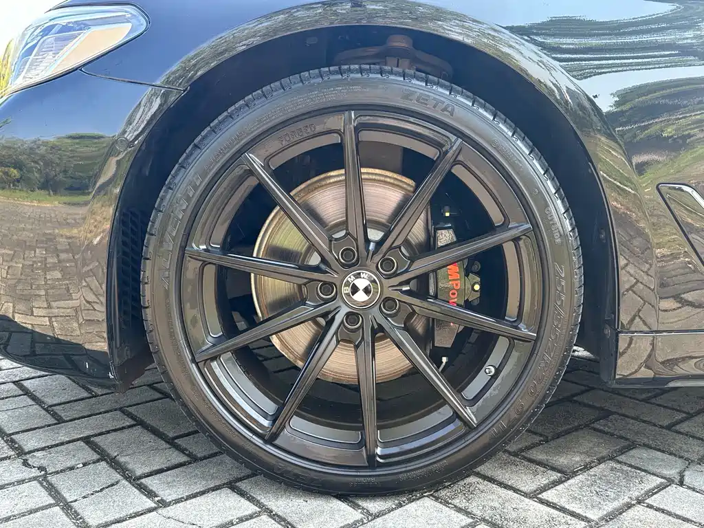 BMW 5 Series — миниатюра 21