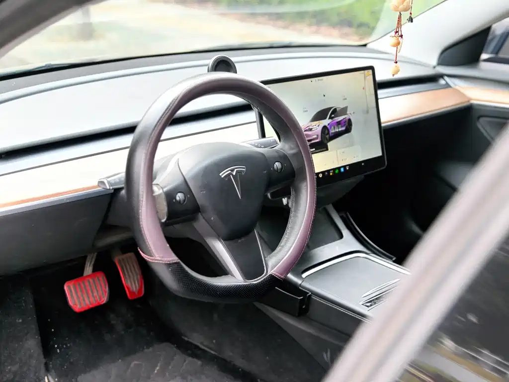 Tesla Model 3 — миниатюра 10