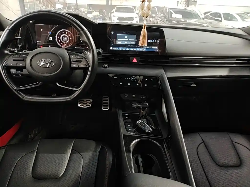 Hyundai Elantra — миниатюра 14