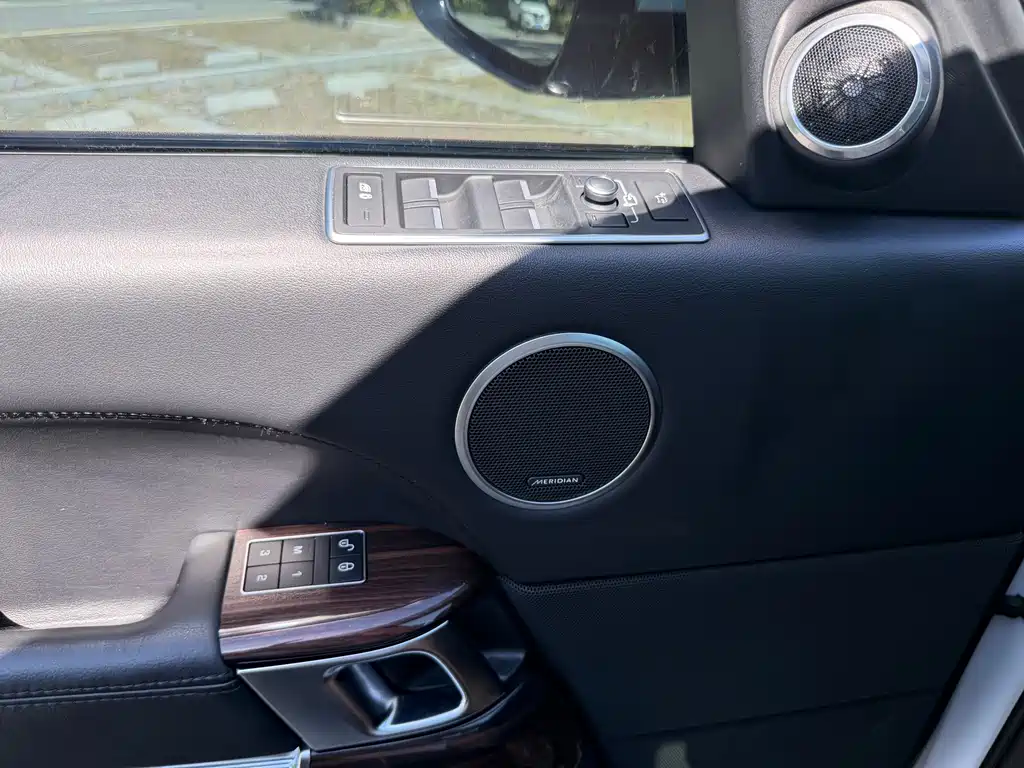 Land Rover Range Rover — миниатюра 11