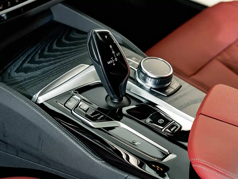 BMW 5 Series — миниатюра 11
