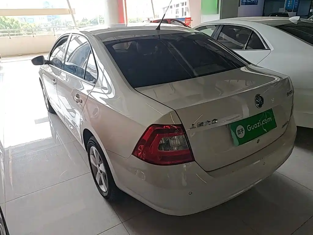 Skoda Rapid — миниатюра 5