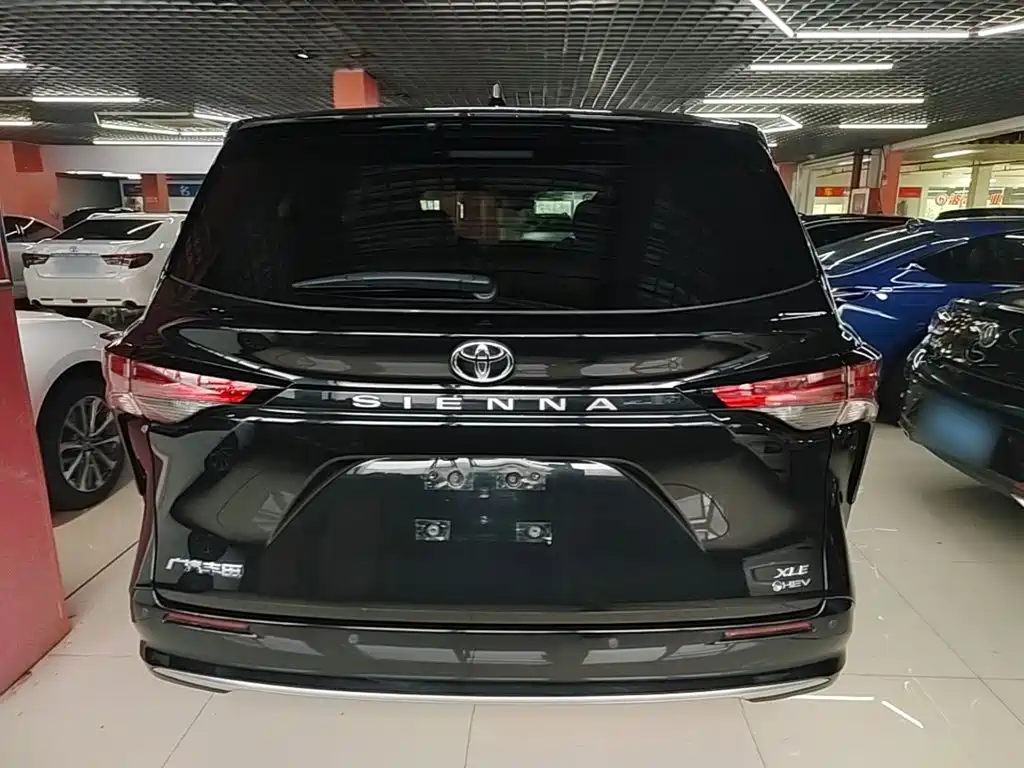 Toyota Sienna — миниатюра 6