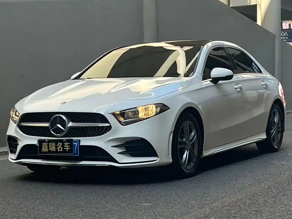 奔驰A级 2022款 改款 A 180 L 运动轿车 2023