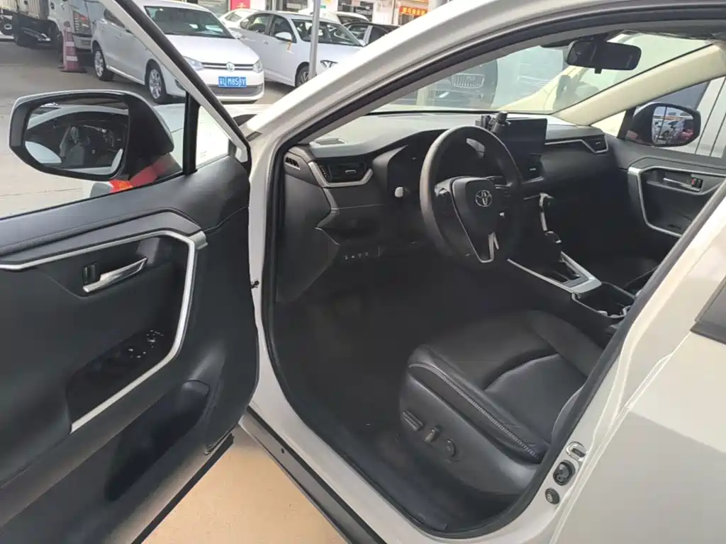 Toyota RAV4 — миниатюра 16