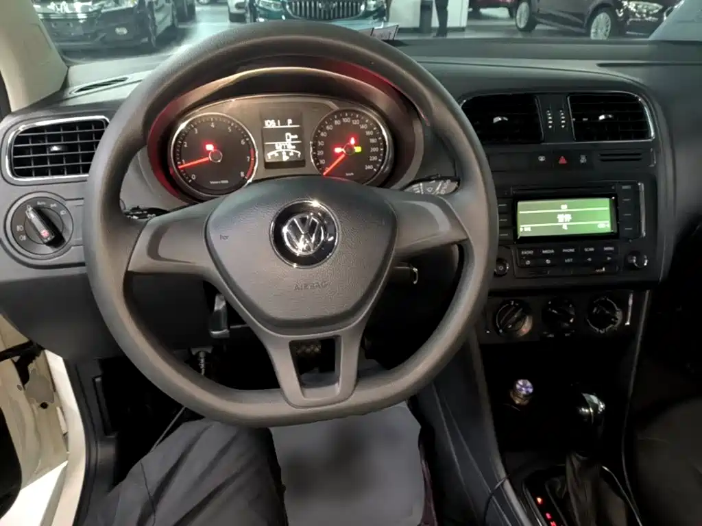 Volkswagen Polo — миниатюра 10
