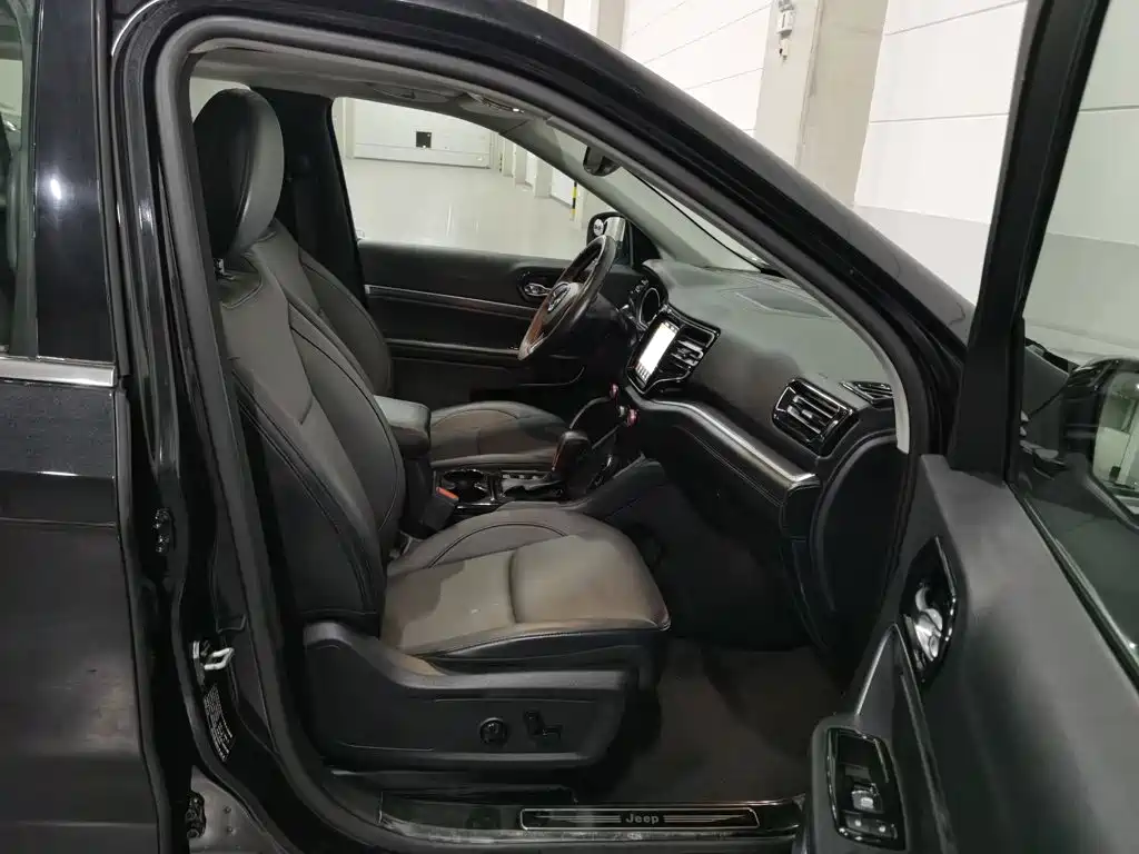 Jeep Grand Commander — миниатюра 23