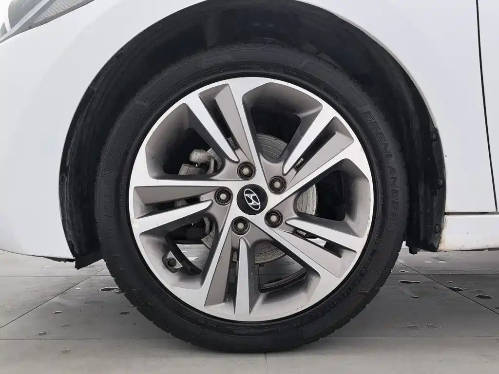 Hyundai Elantra — миниатюра 17