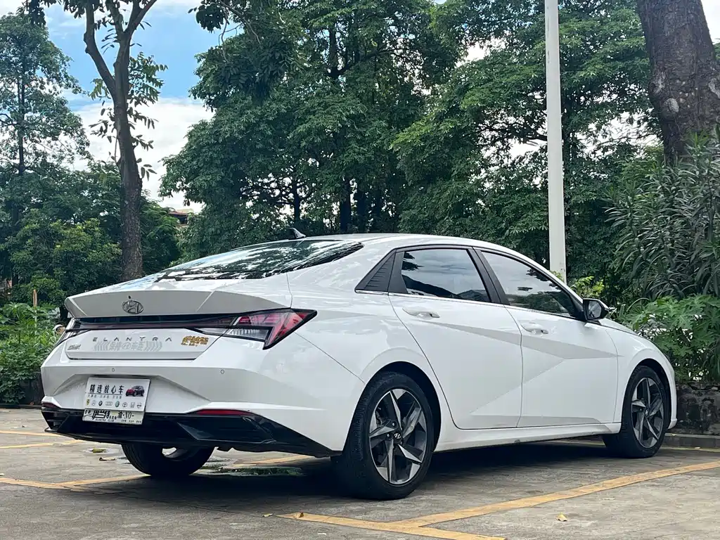 Hyundai Elantra — миниатюра 9