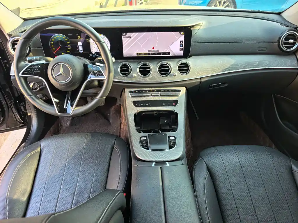 Mercedes-Benz E-Class — миниатюра 12