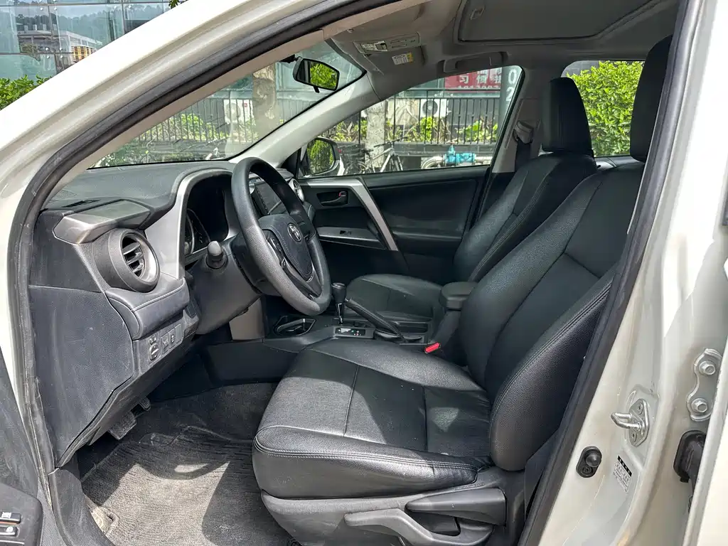 Toyota RAV4 — миниатюра 5