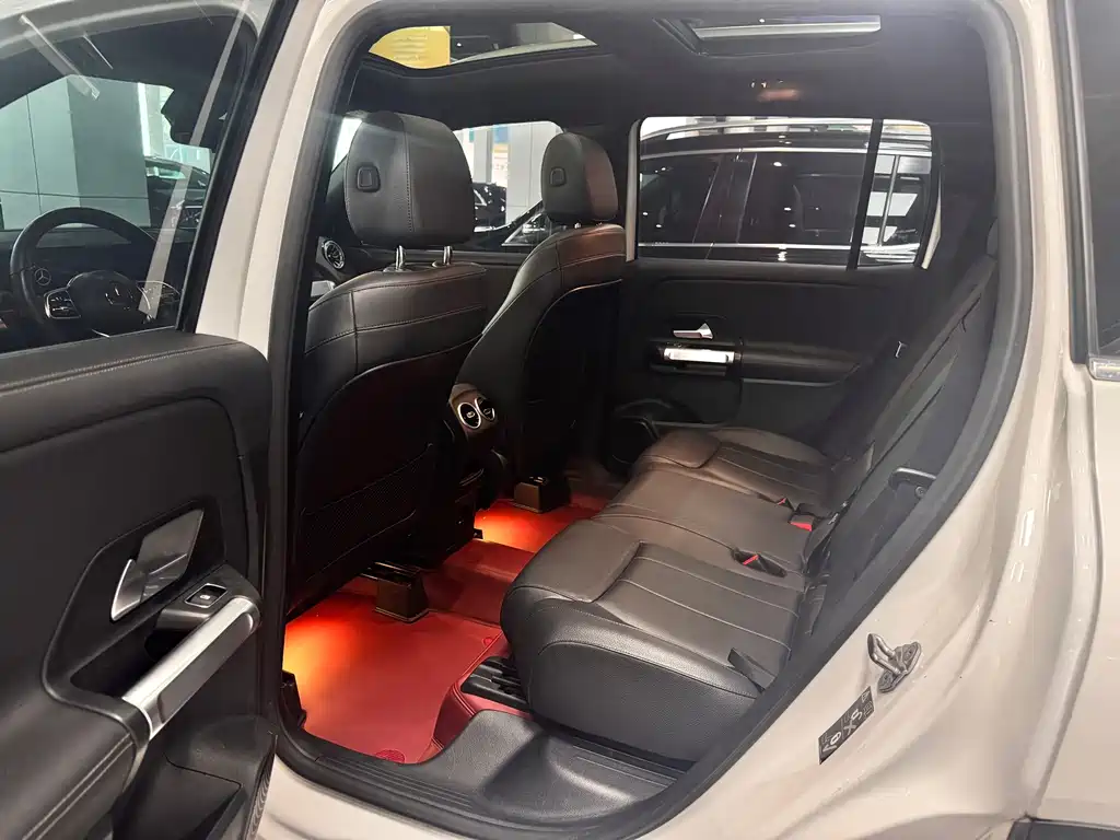 Mercedes-Benz GLB — миниатюра 13