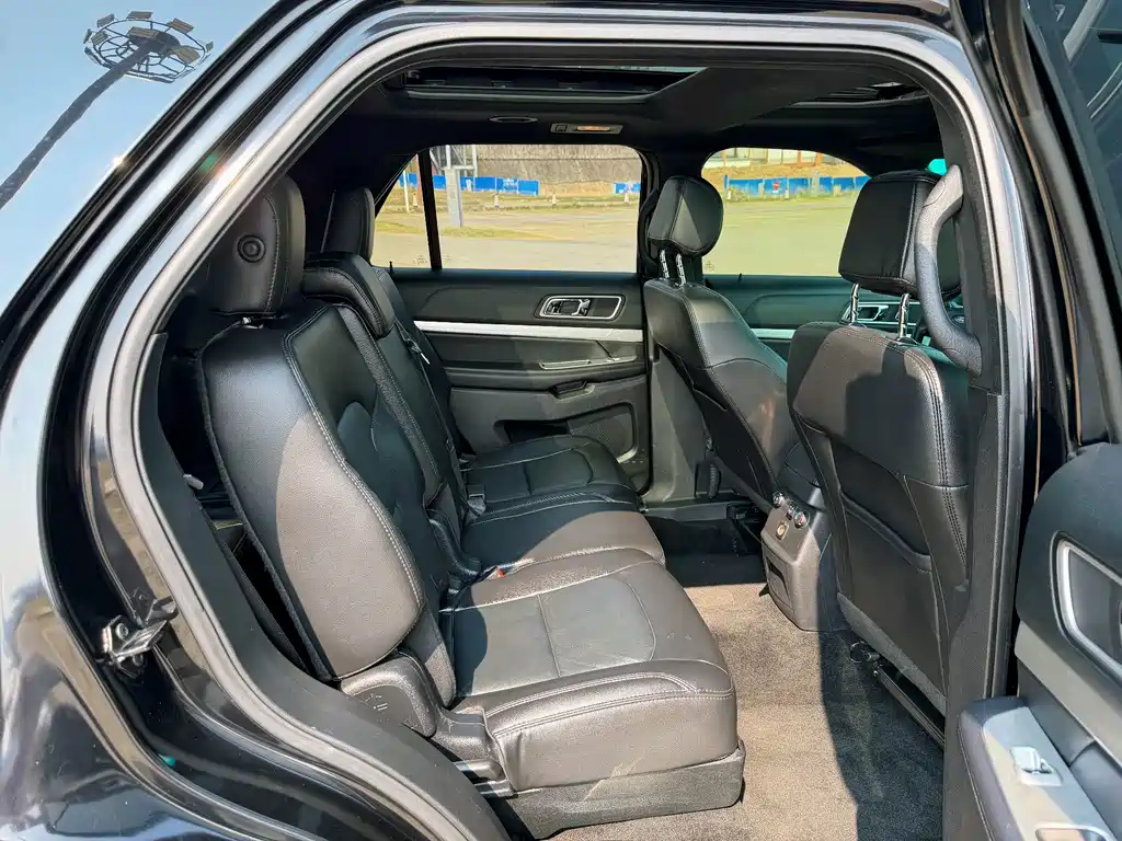 Ford Explorer (Import) — миниатюра 15