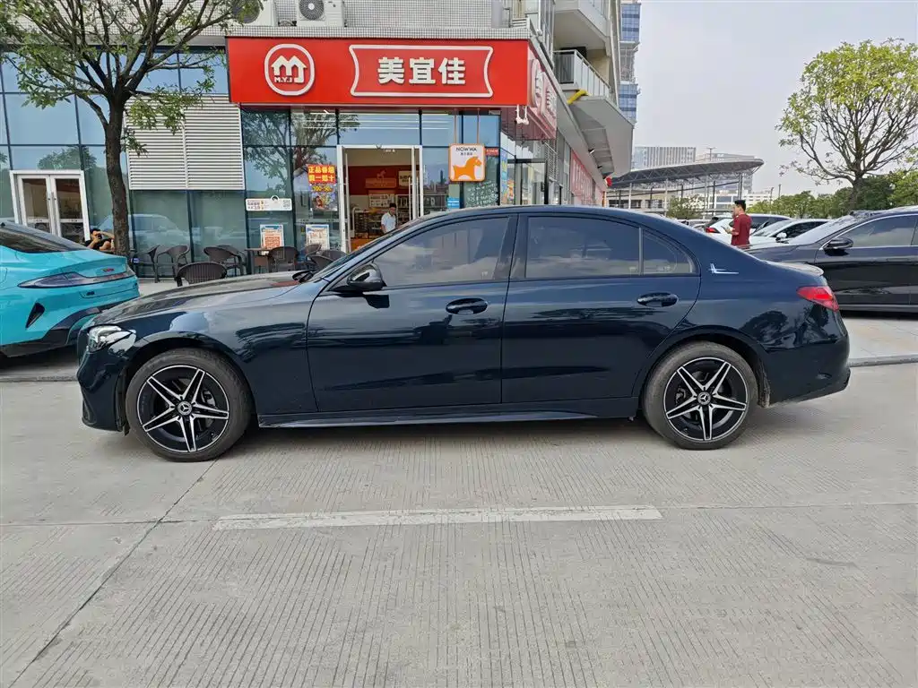 Mercedes-Benz C-Class — миниатюра 3