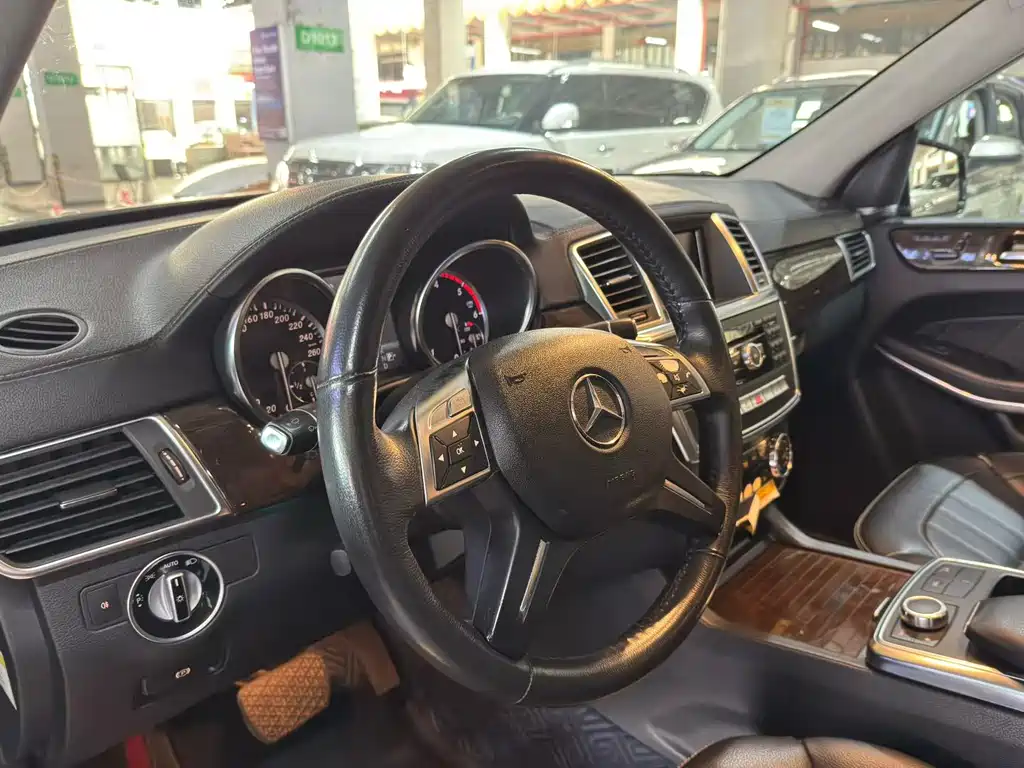 Mercedes-Benz GL-Class — миниатюра 7