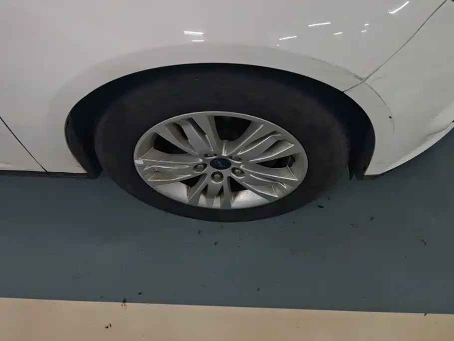Ford Focus — миниатюра 6