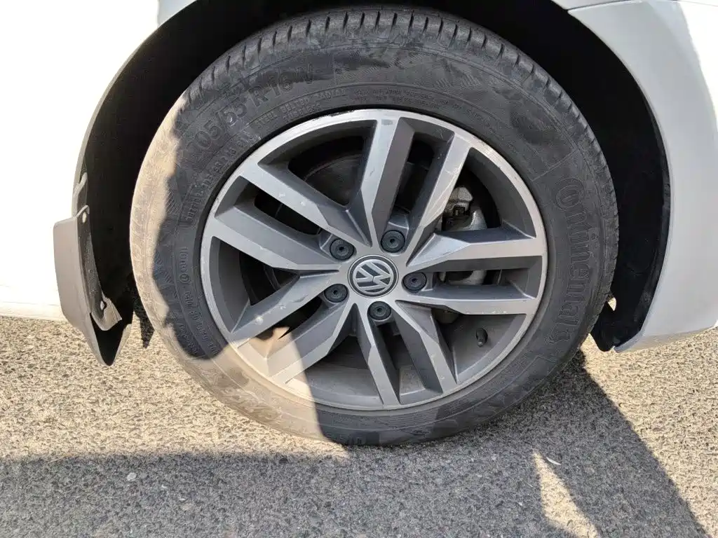 Volkswagen Golf — миниатюра 24