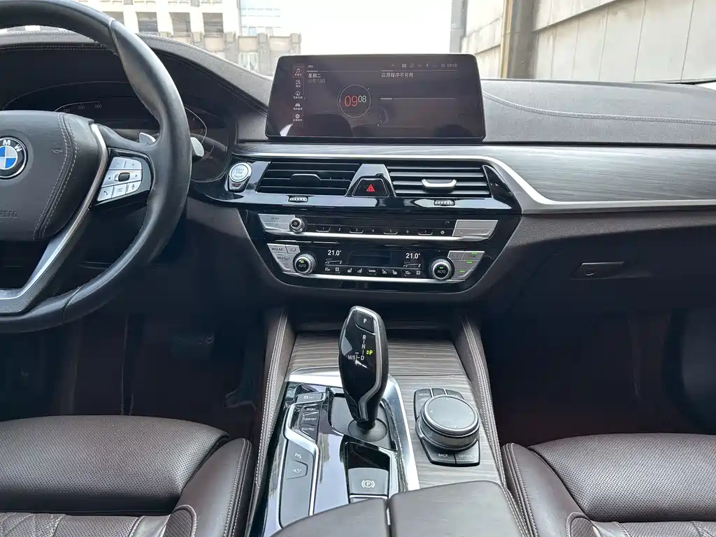 BMW 5 Series — миниатюра 14