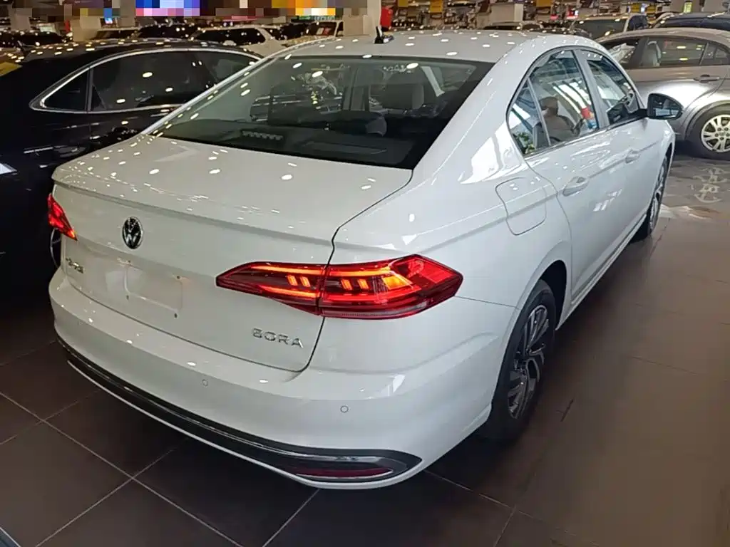 Volkswagen Bora 2025 200TSI DSG