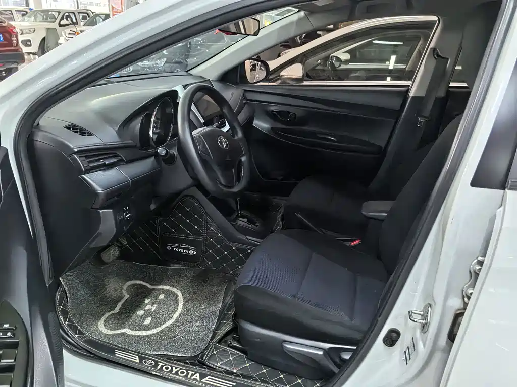 Toyota Yaris L — миниатюра 6