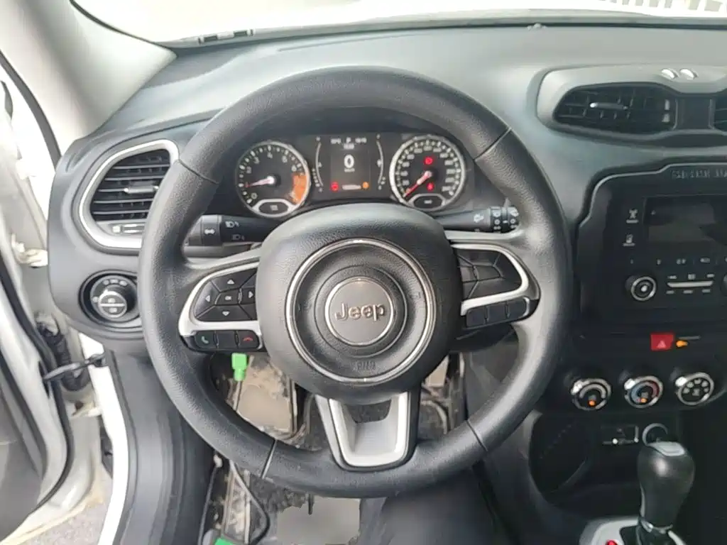 Jeep Renegade — миниатюра 11