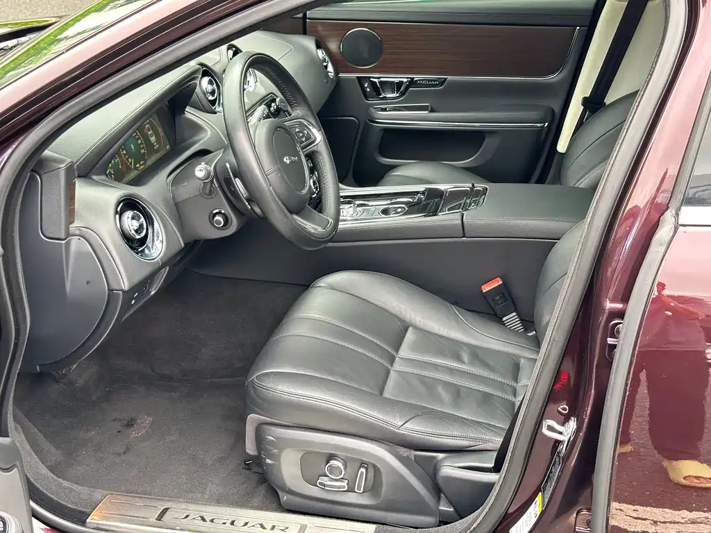 Jaguar XJ — миниатюра 3