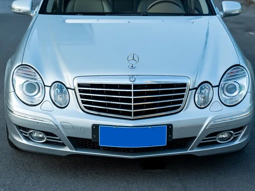 Mercedes-Benz E-Class — миниатюра 8