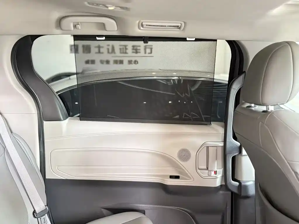 Toyota Granvia — миниатюра 19