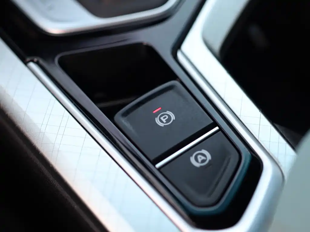 Geely Emgrand L — миниатюра 12