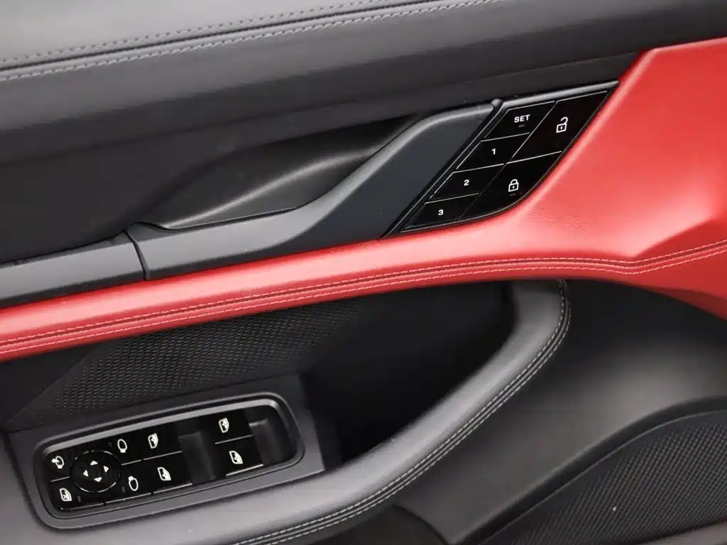 Porsche Taycan — миниатюра 27