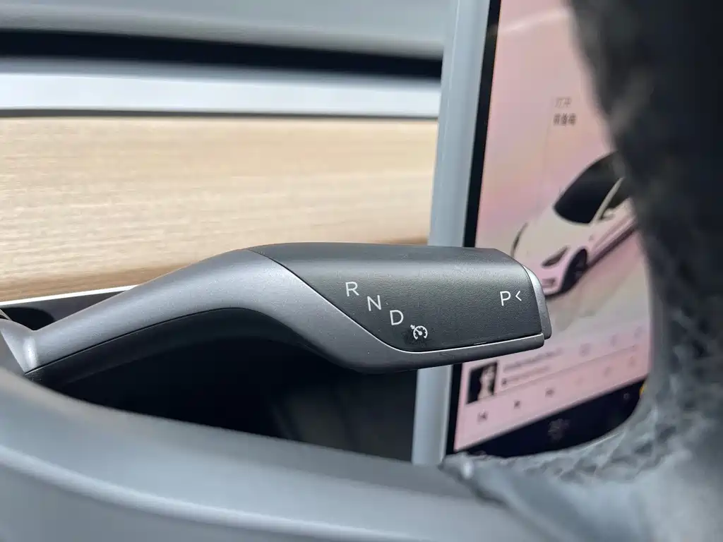 Tesla Model 3 — миниатюра 18