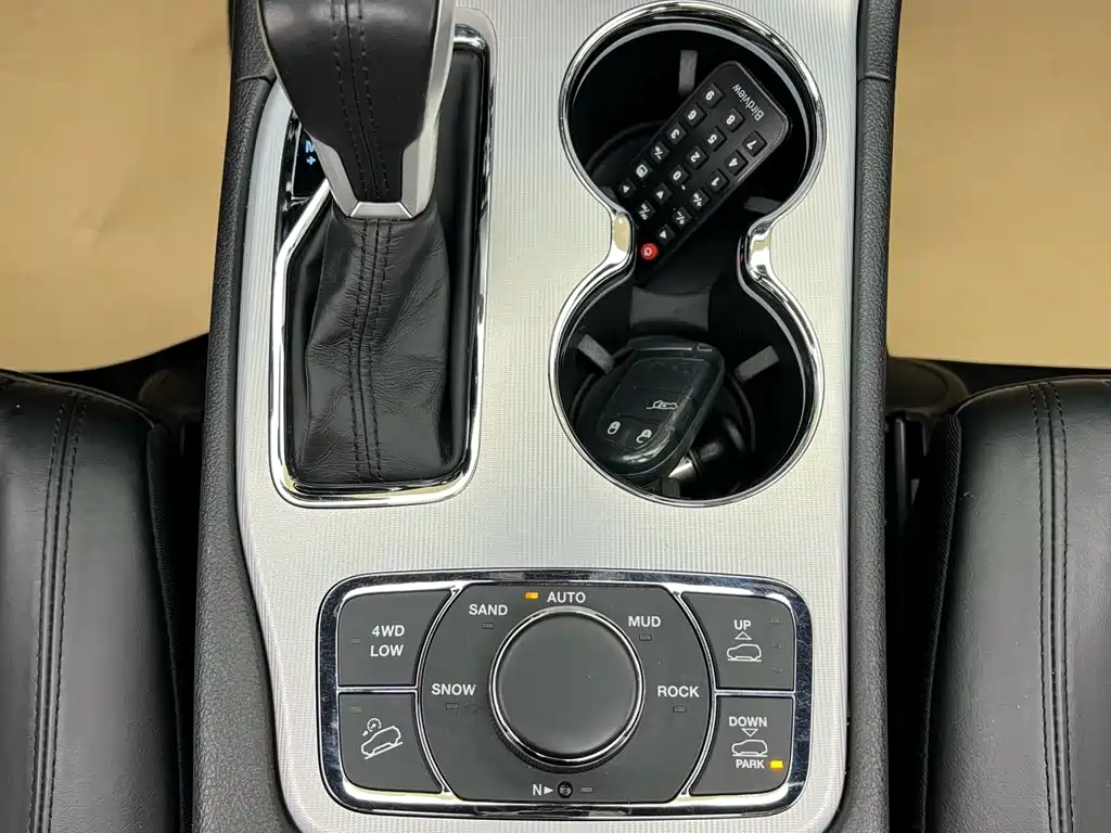 Jeep Grand Cherokee (Import) — миниатюра 22