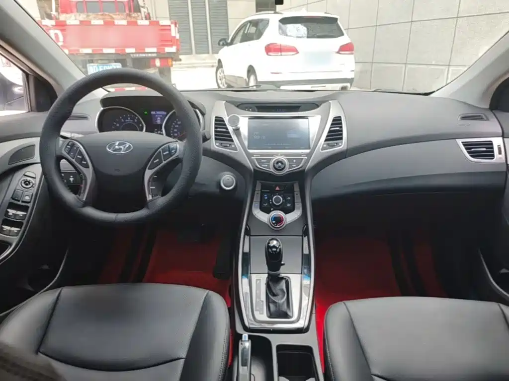 Hyundai Elantra Langdong — миниатюра 10
