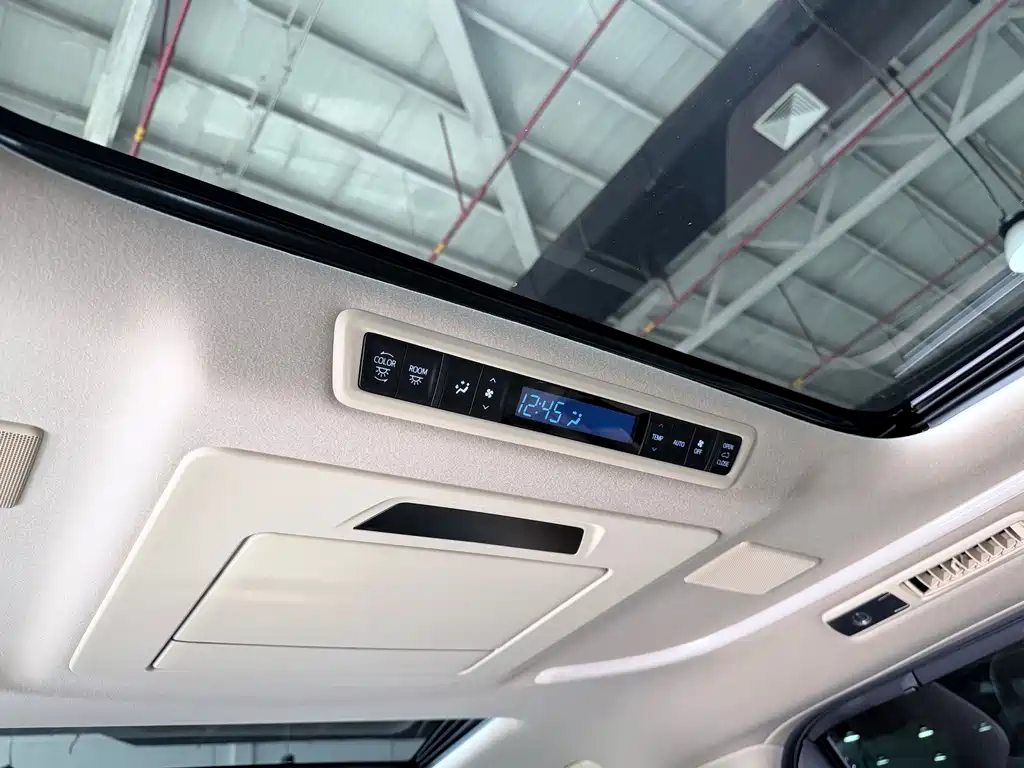 Toyota Alphard — миниатюра 20