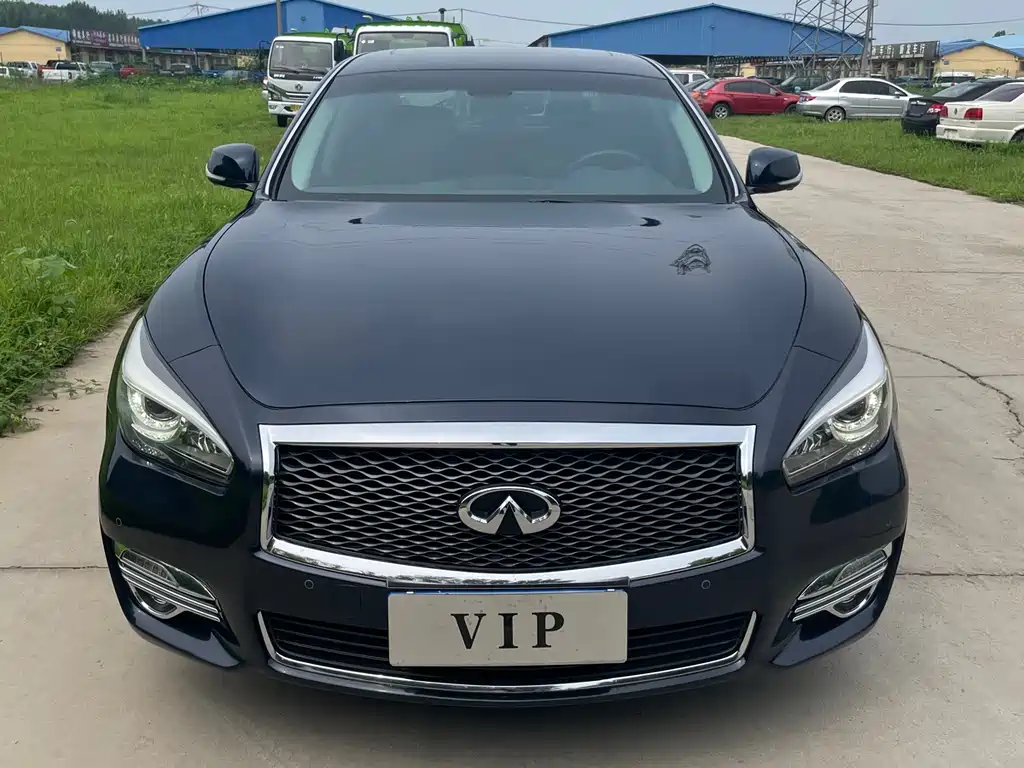 INFINITI  Q70